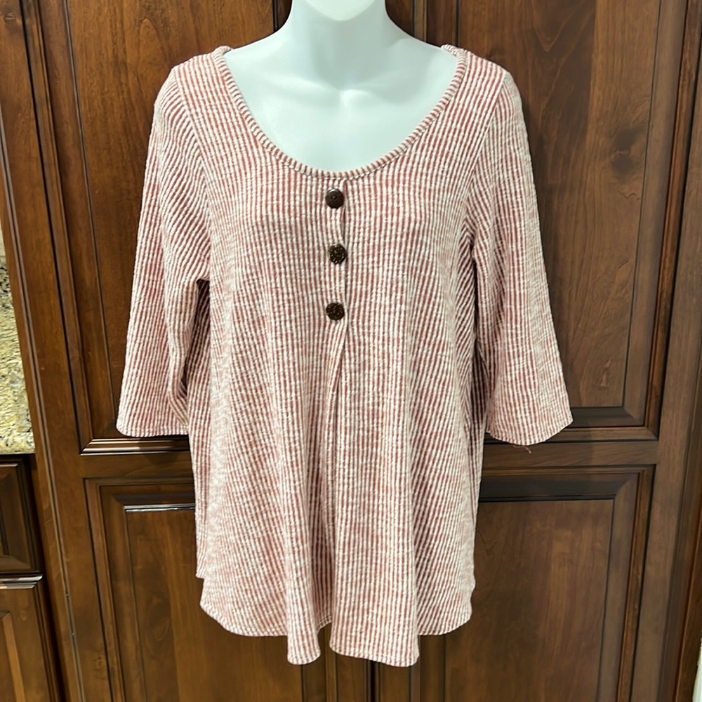 Star Vixen 3/4 sleeve top NWOT